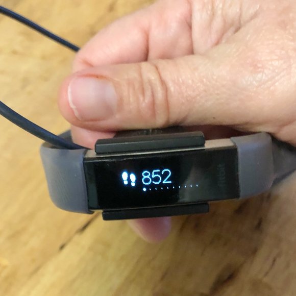 Fitbit with steps, time,  heart rate - Picture 3 of 3